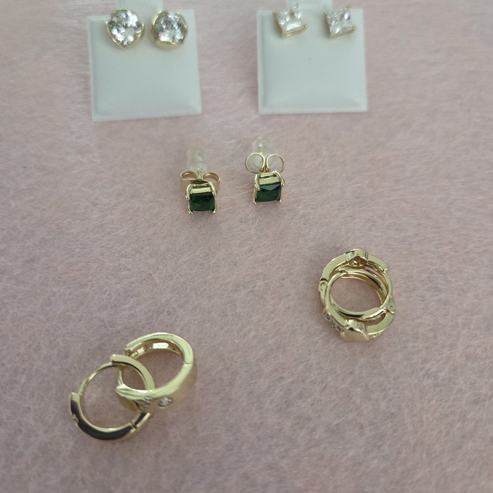 Elegant Gold and Green Earrings Set